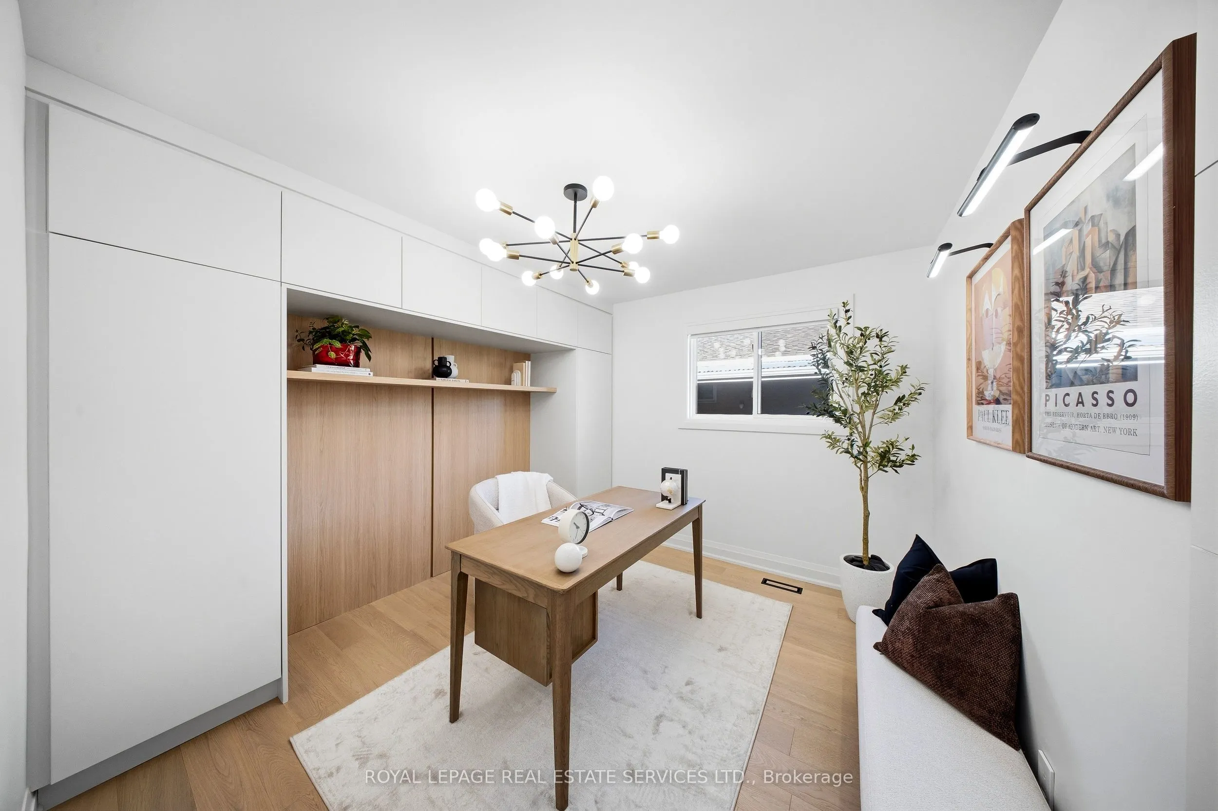 655 Netherton Crescent