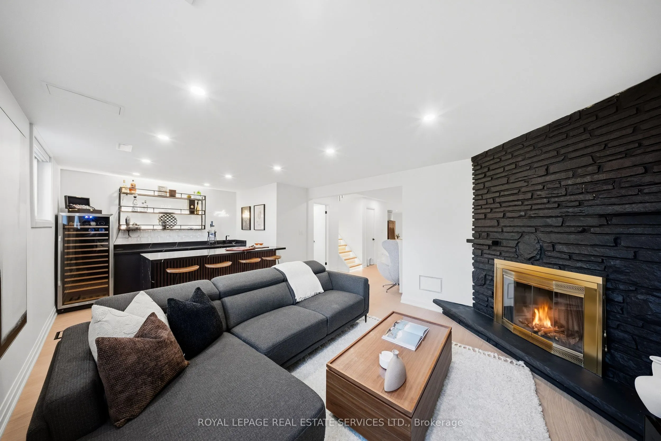 655 Netherton Crescent