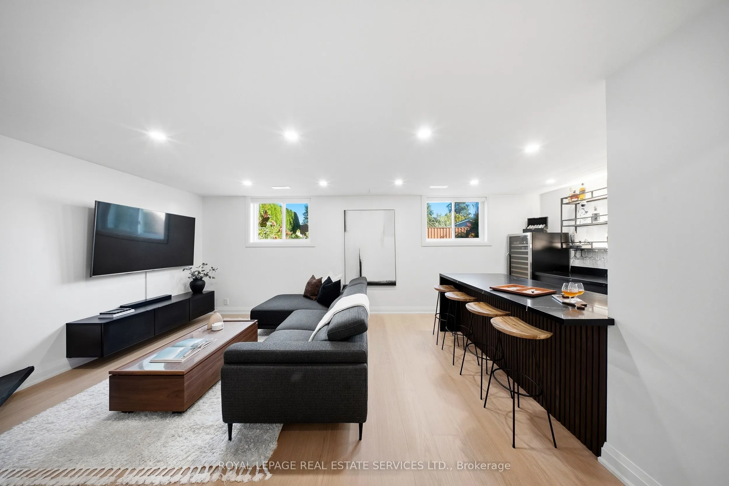 655 Netherton Crescent