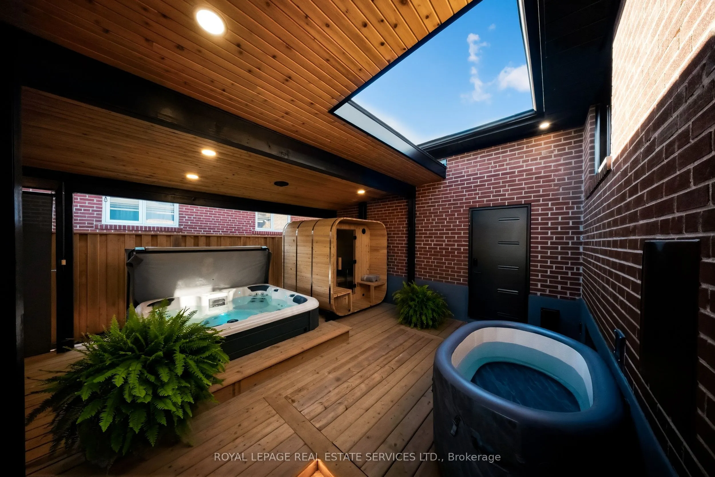 655 Netherton Crescent