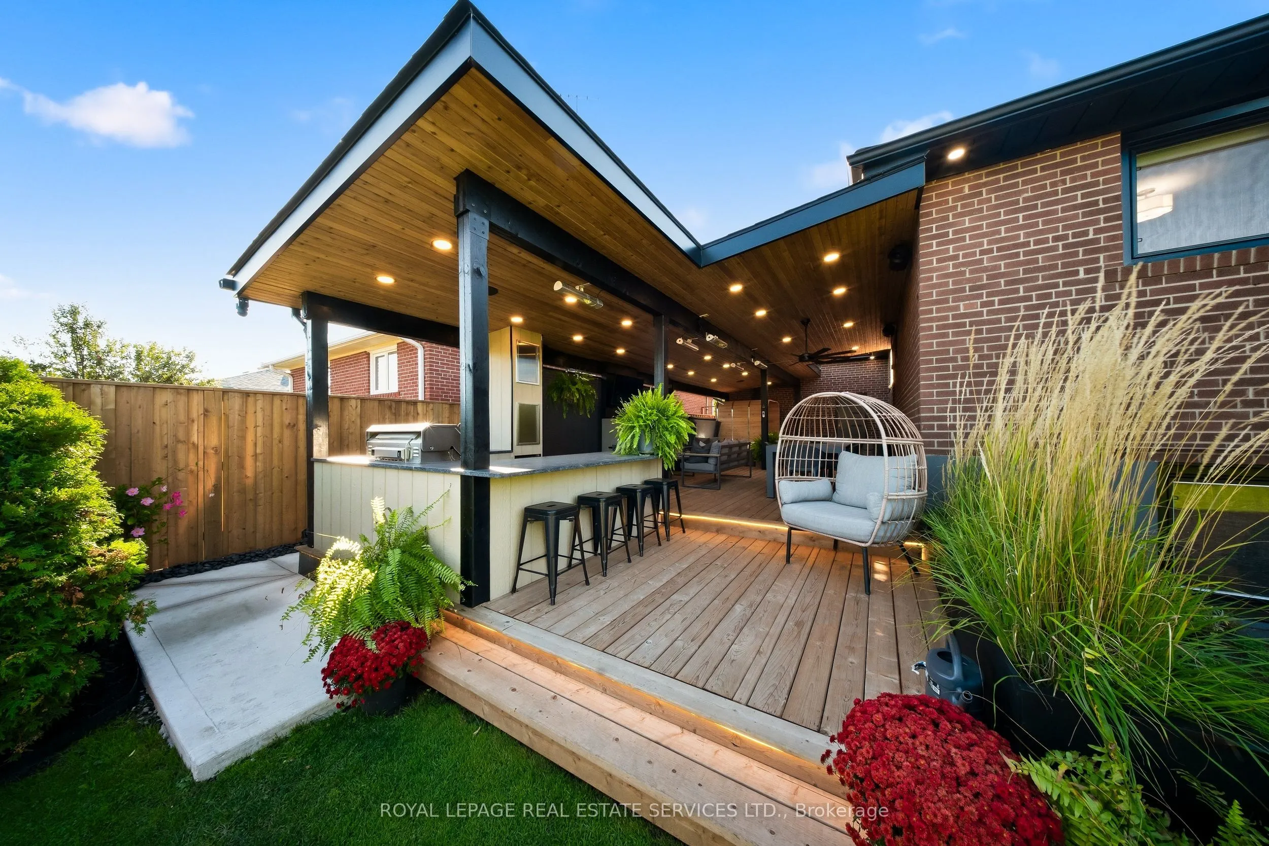 655 Netherton Crescent