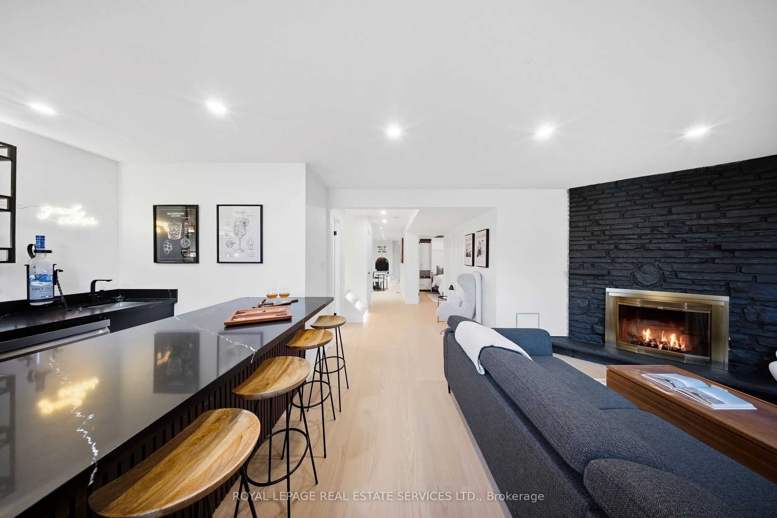 655 Netherton Crescent