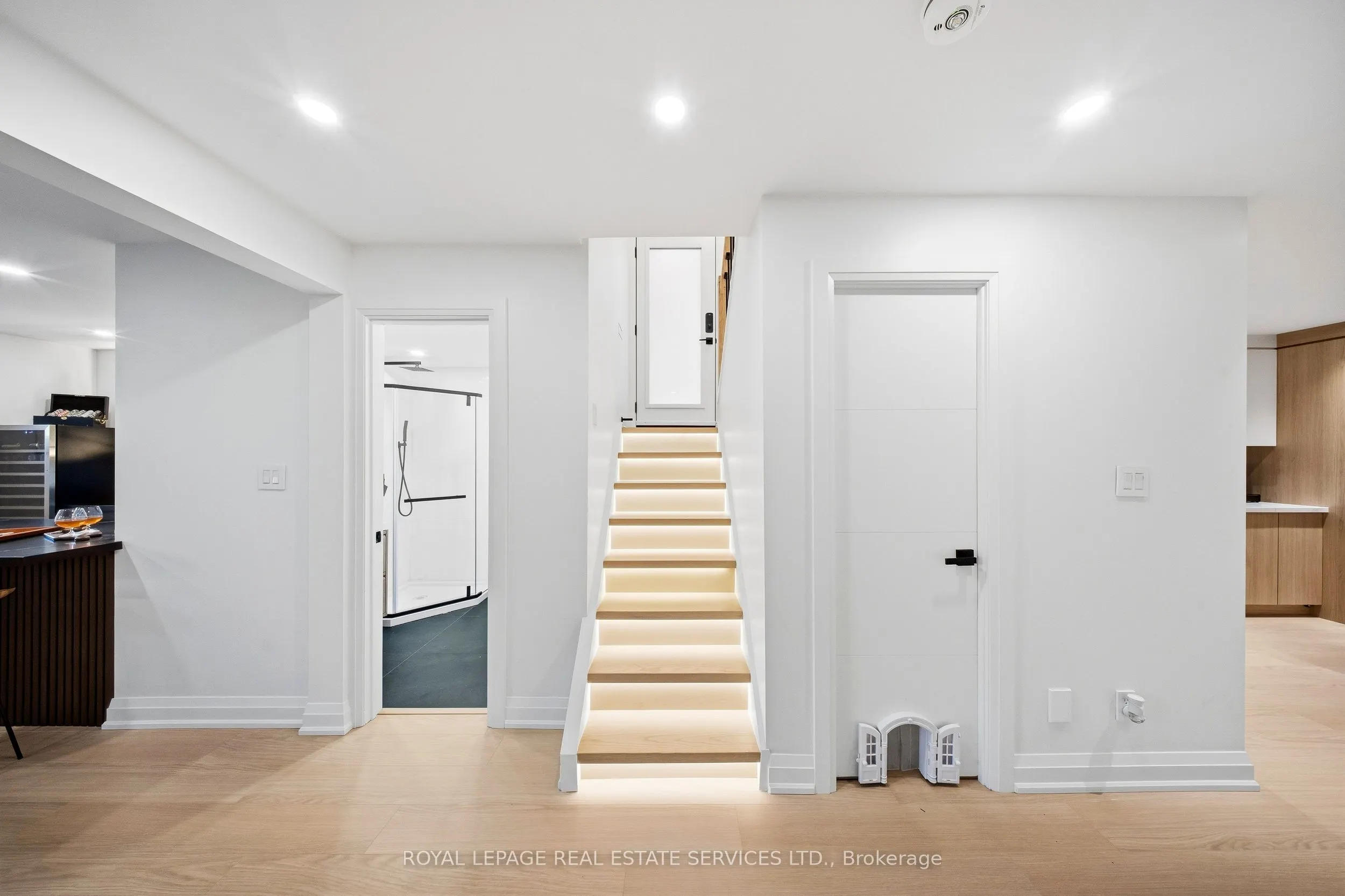 655 Netherton Crescent