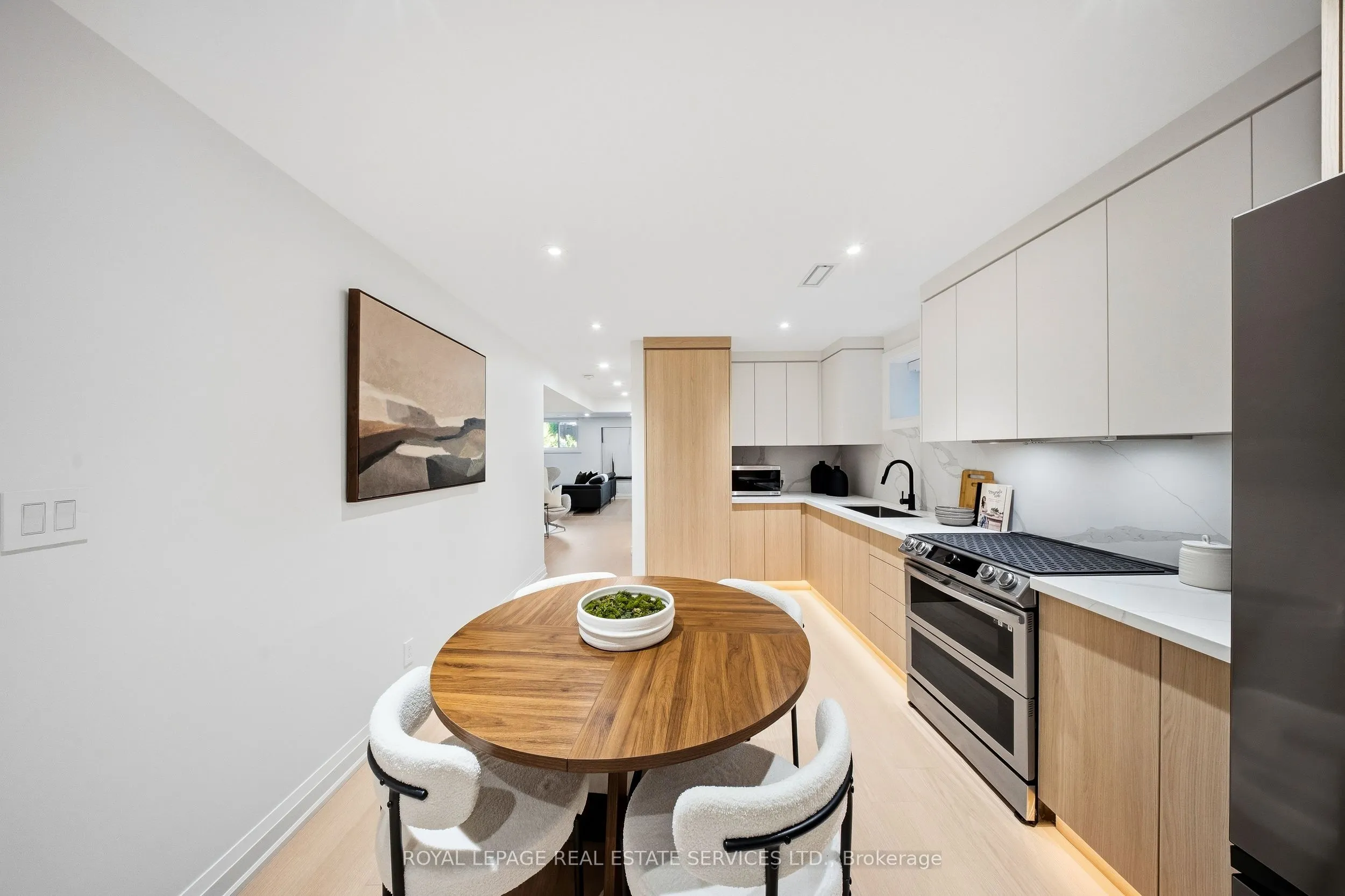 655 Netherton Crescent