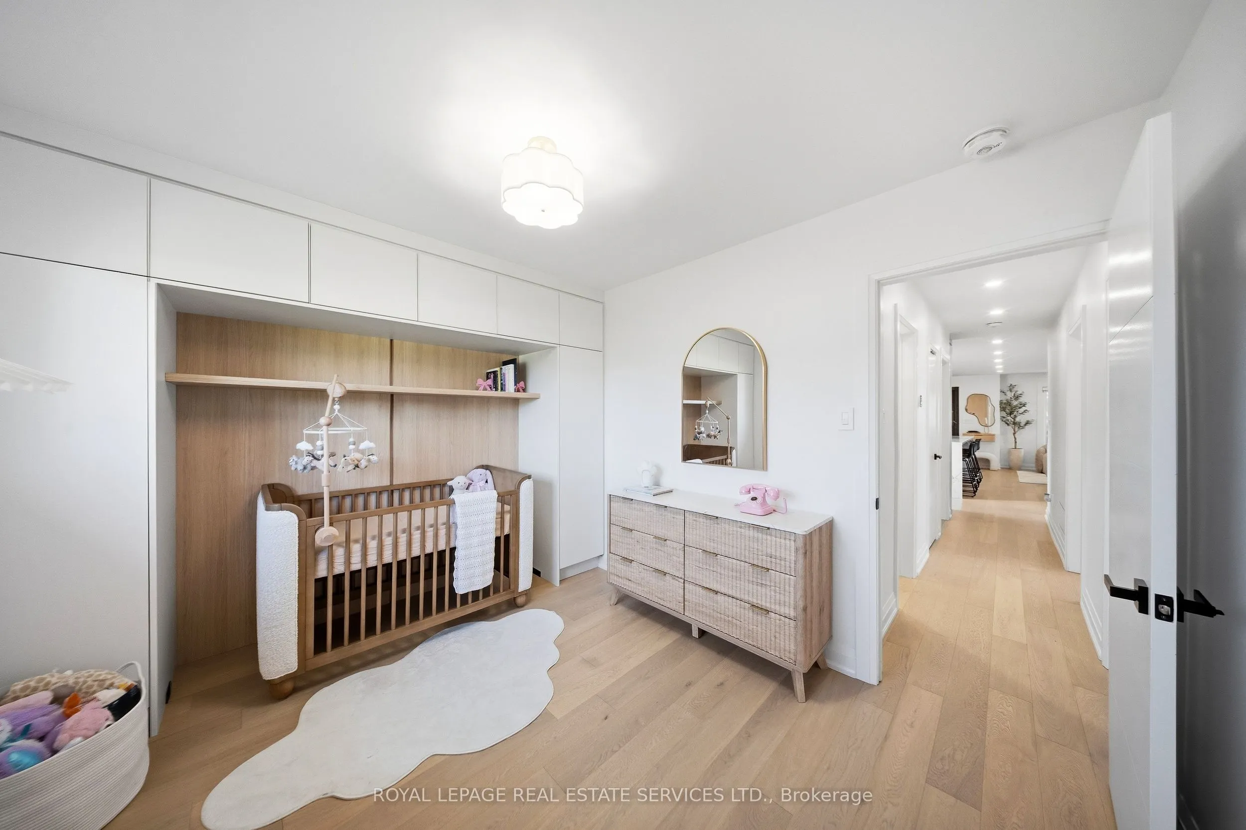 655 Netherton Crescent