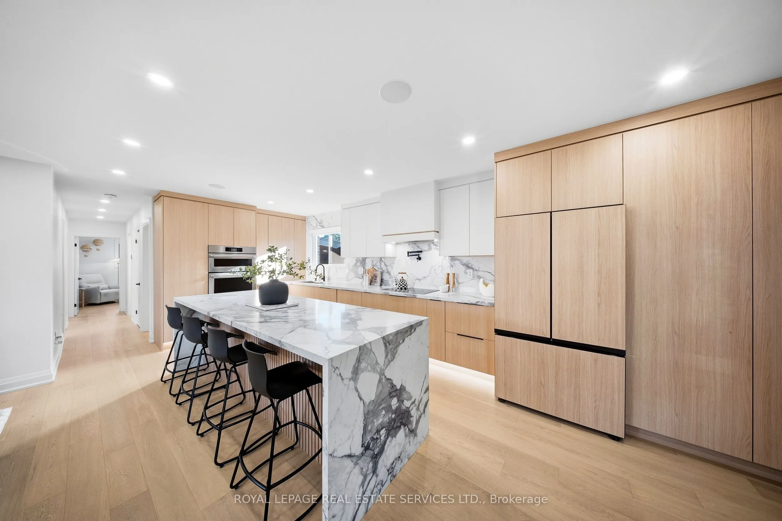 655 Netherton Crescent