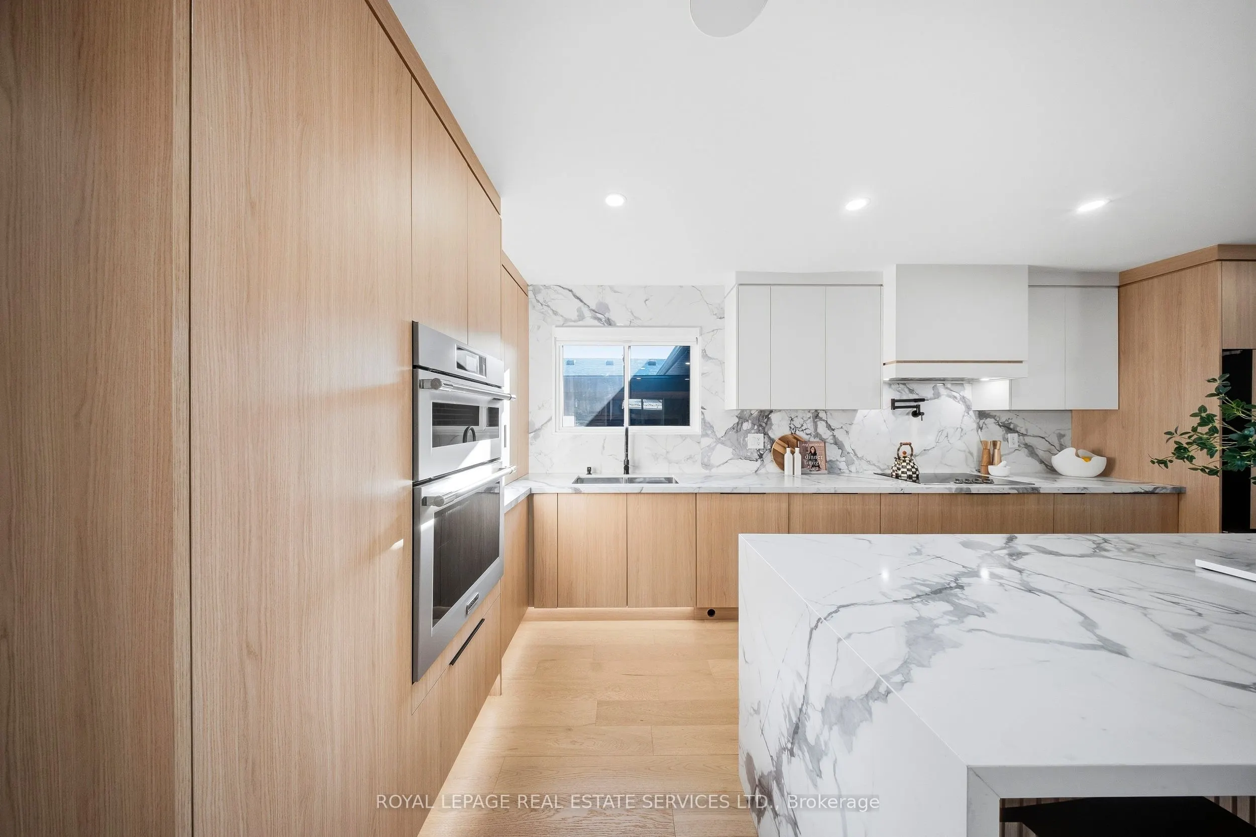 655 Netherton Crescent
