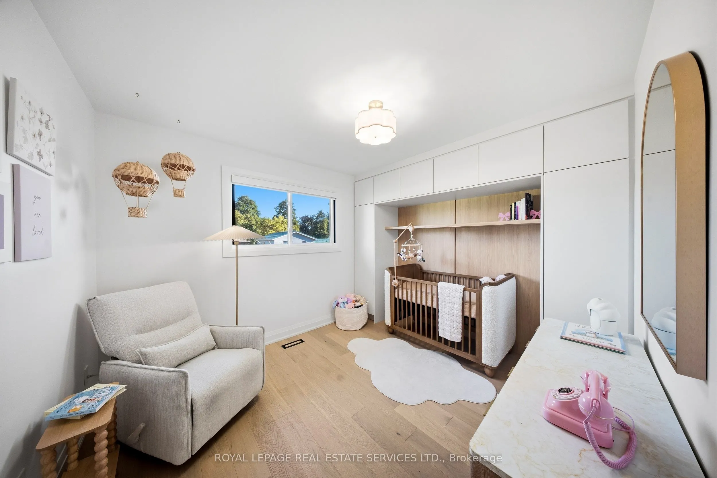 655 Netherton Crescent