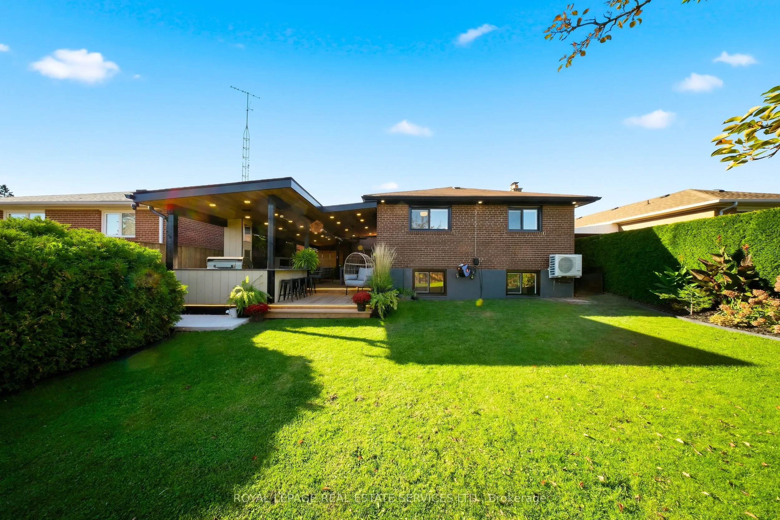 655 Netherton Crescent