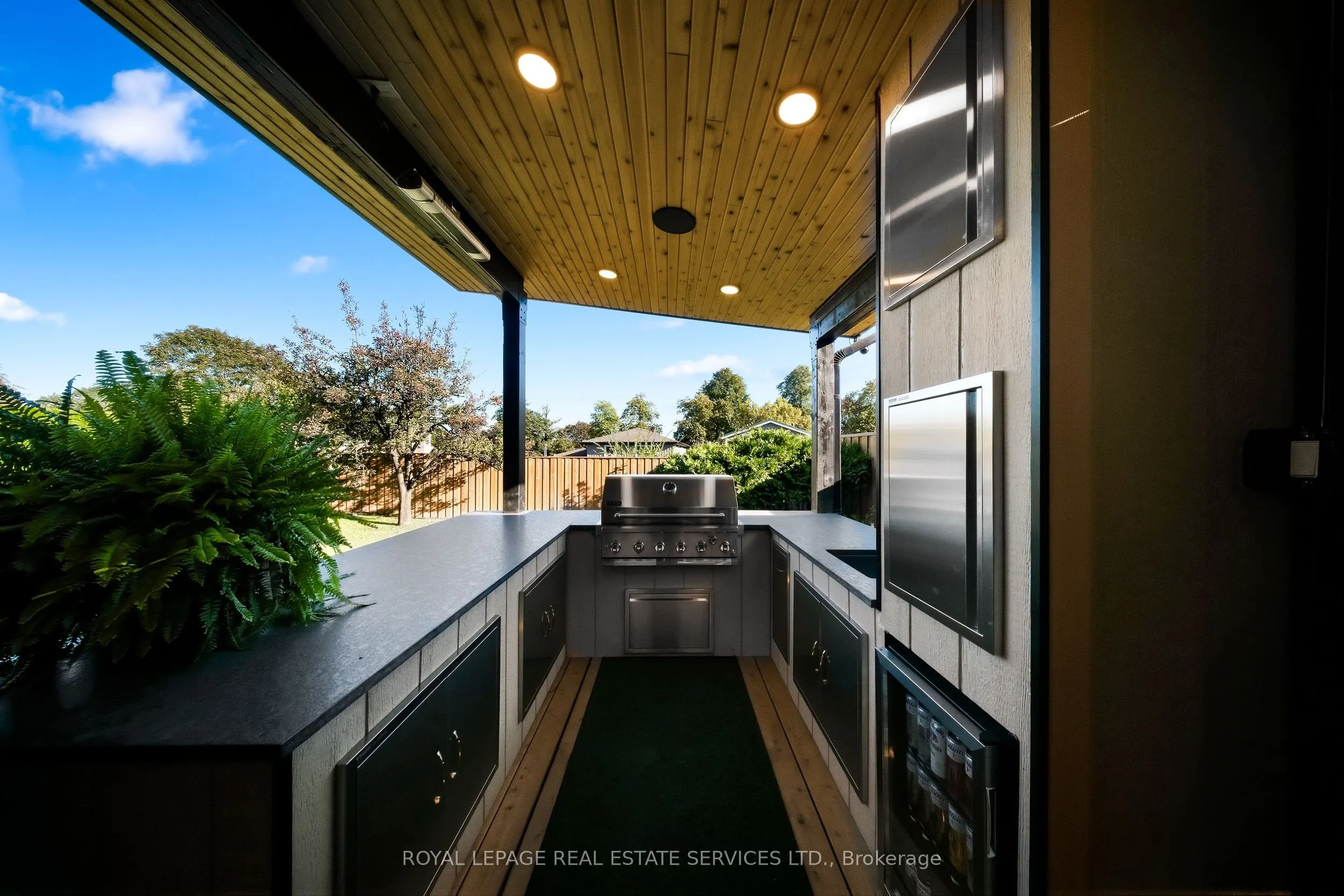 655 Netherton Crescent