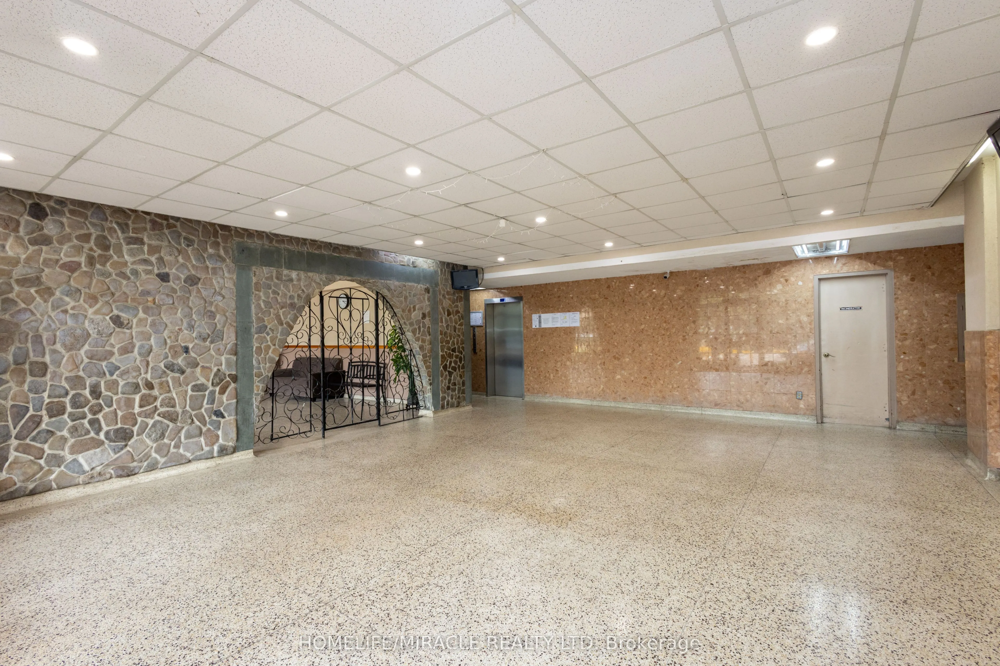 49 Silverstone Drive #1007