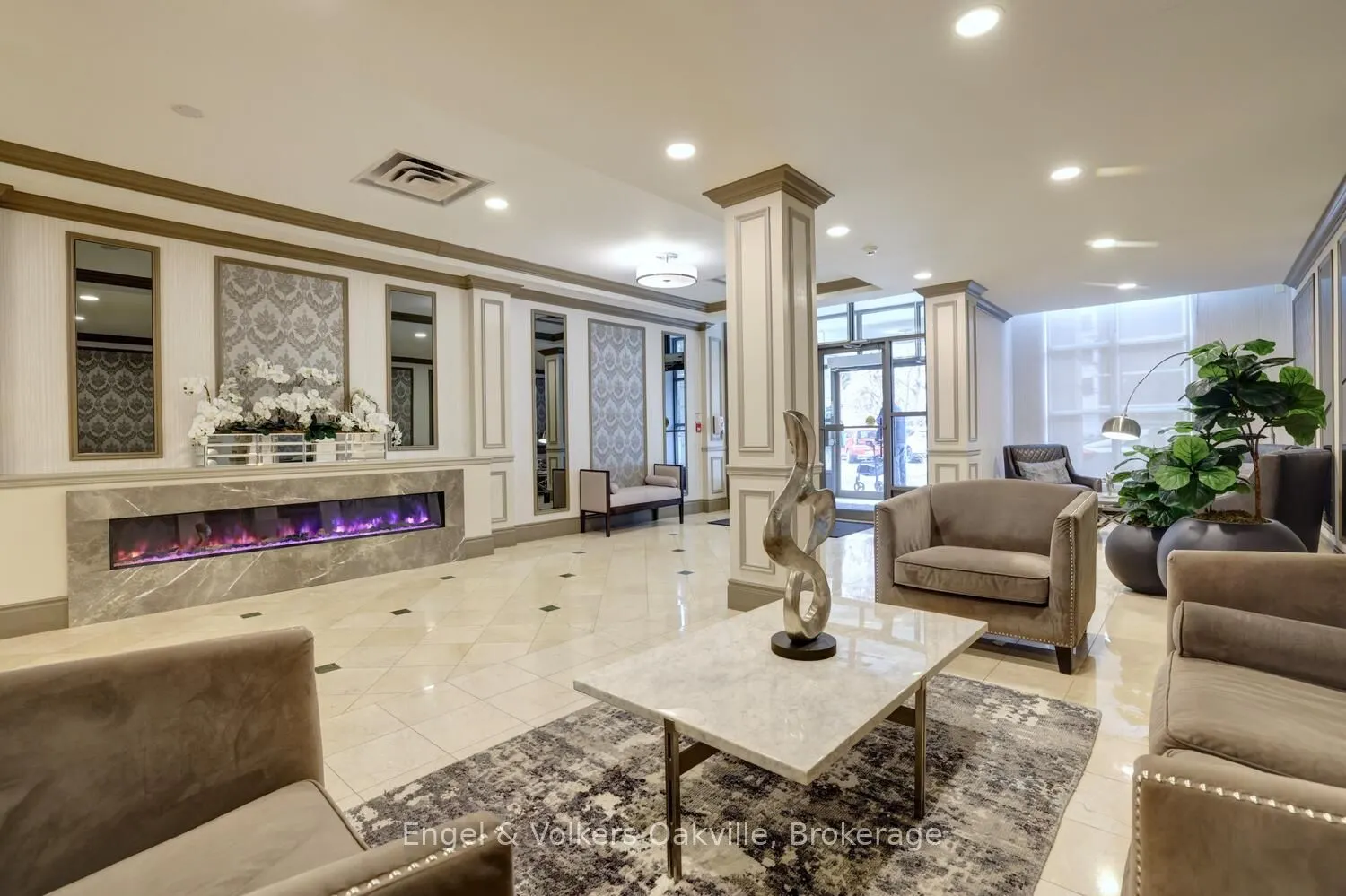 442 Maple Avenue #1402