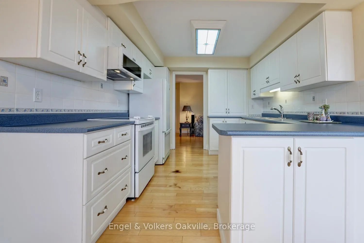 442 Maple Avenue #1402