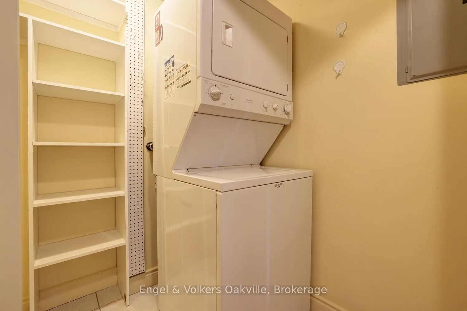 442 Maple Avenue #1402