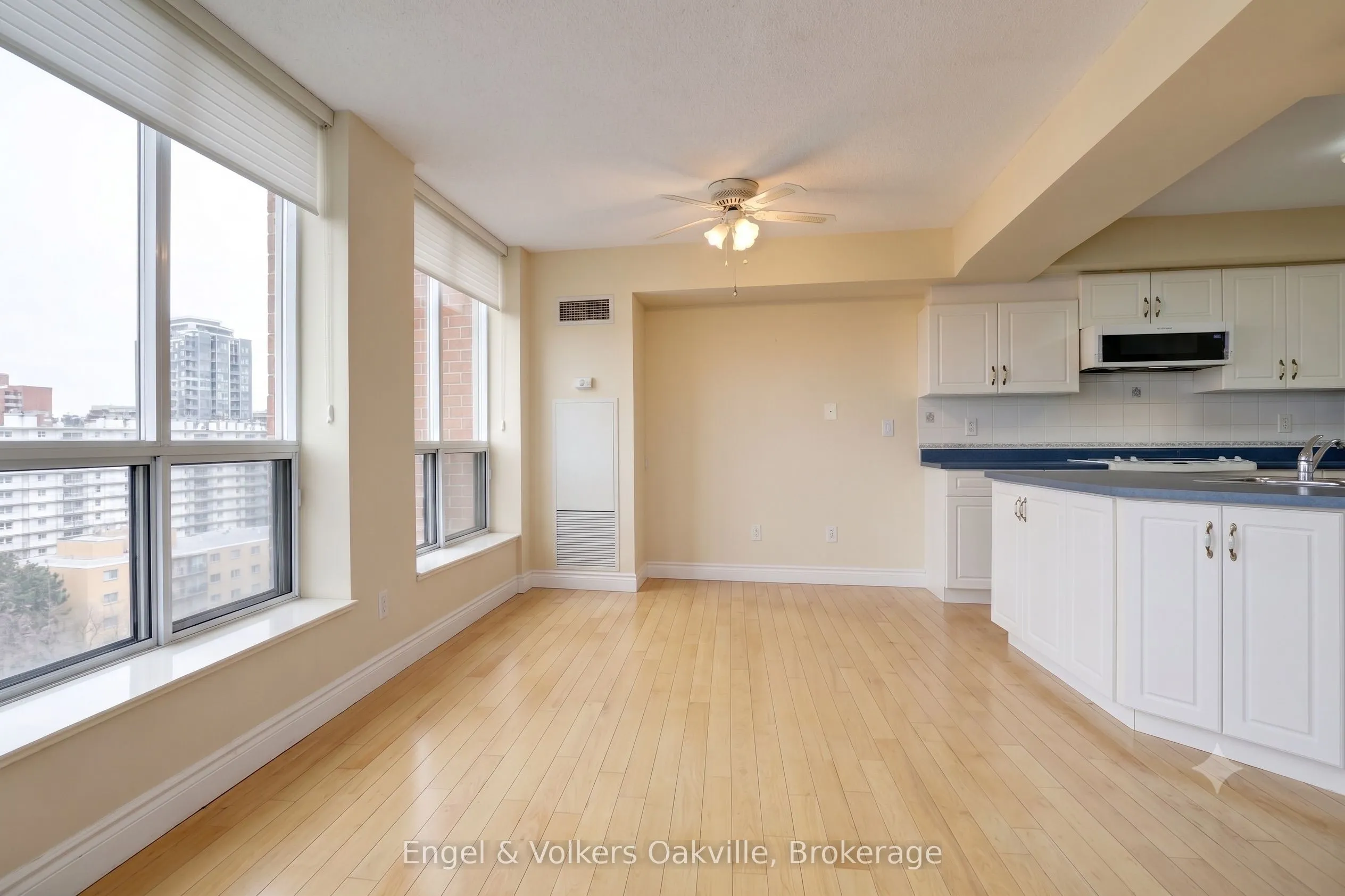 442 Maple Avenue #1402