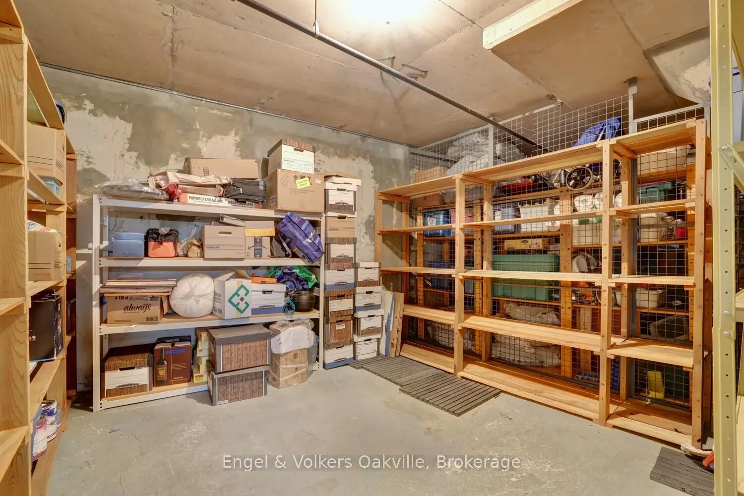 442 Maple Avenue #1402