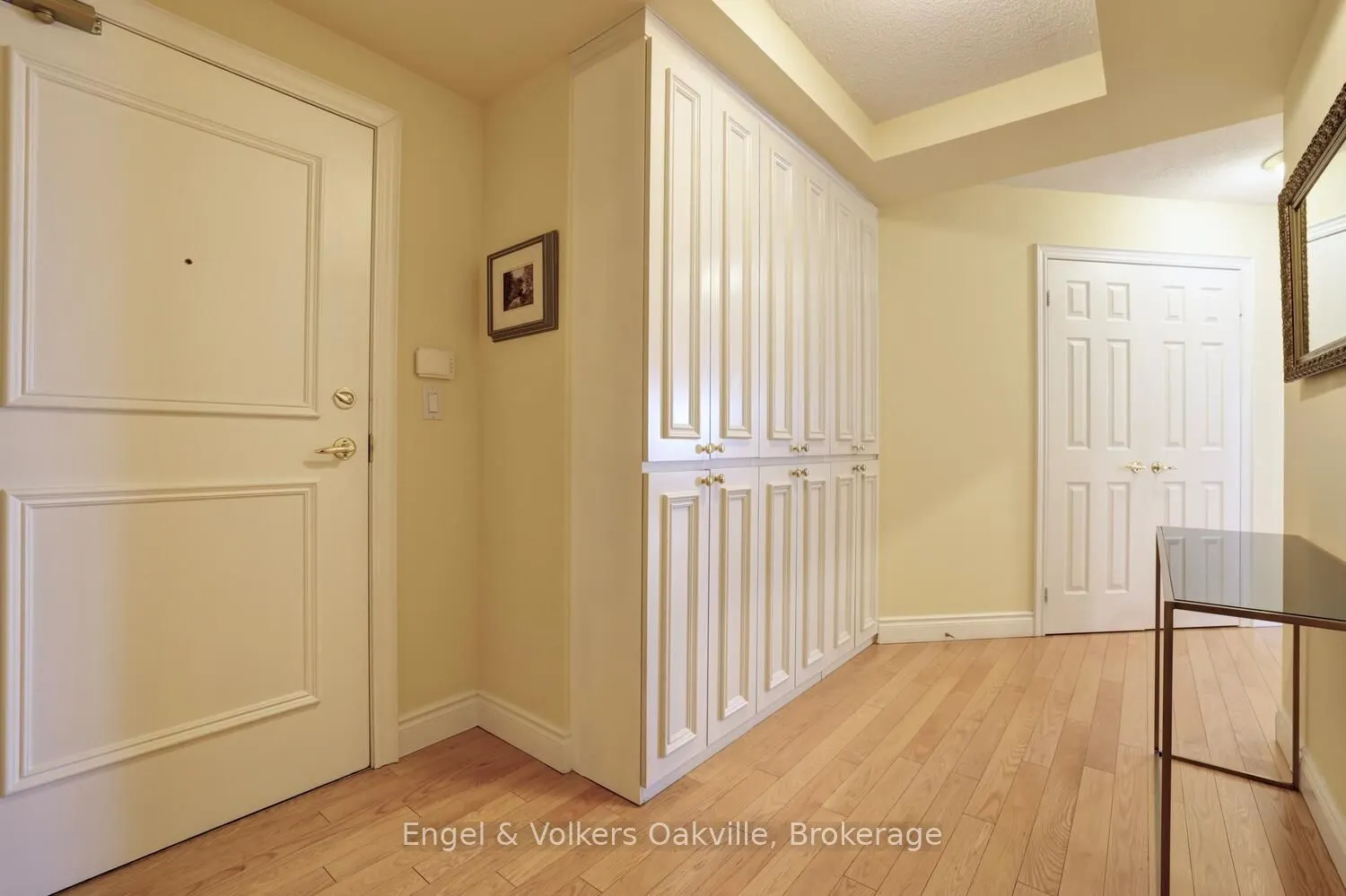 442 Maple Avenue #1402