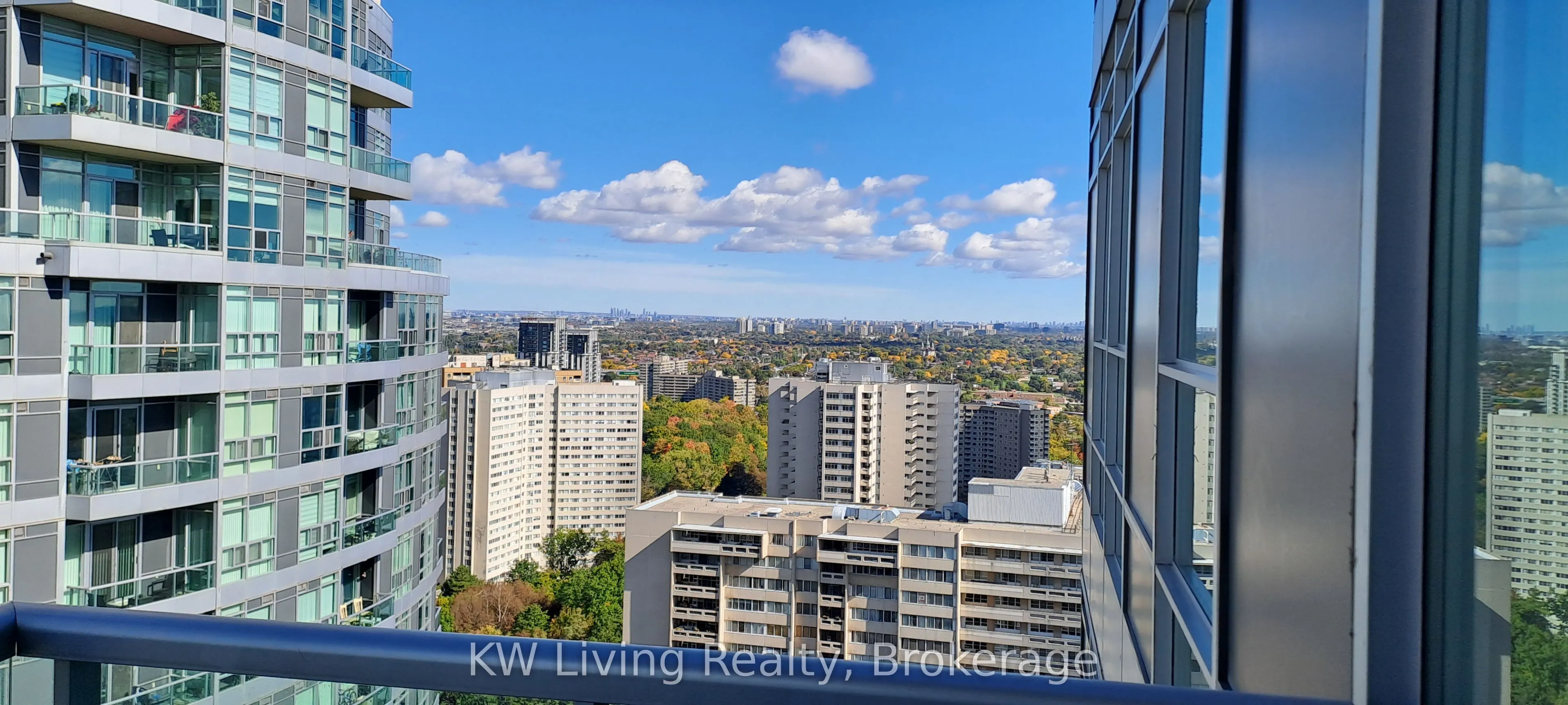 33 Elm Drive W #2806
