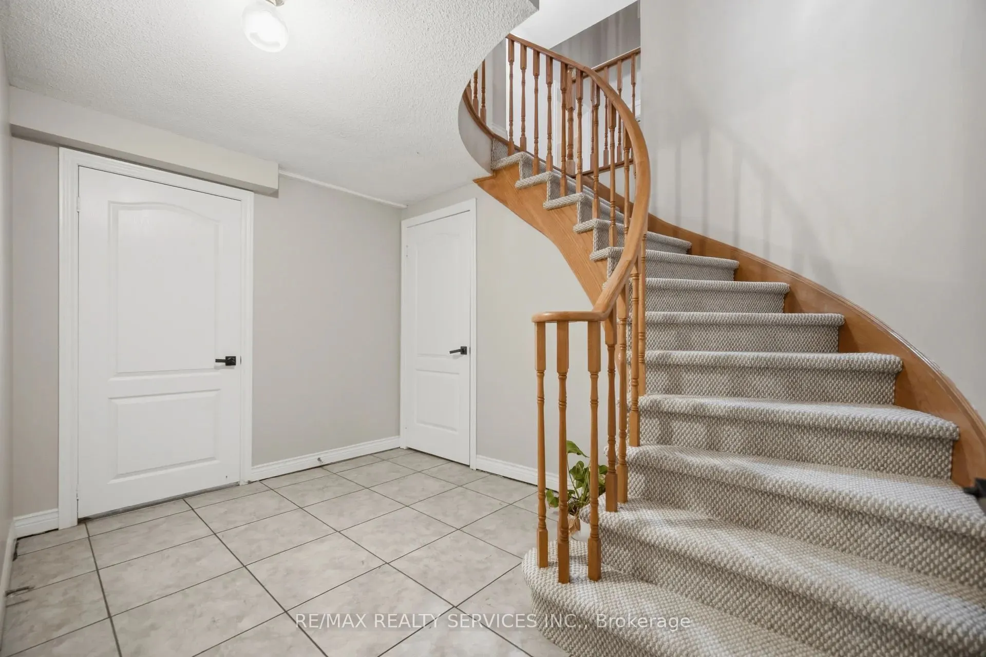 4 Leeward Drive