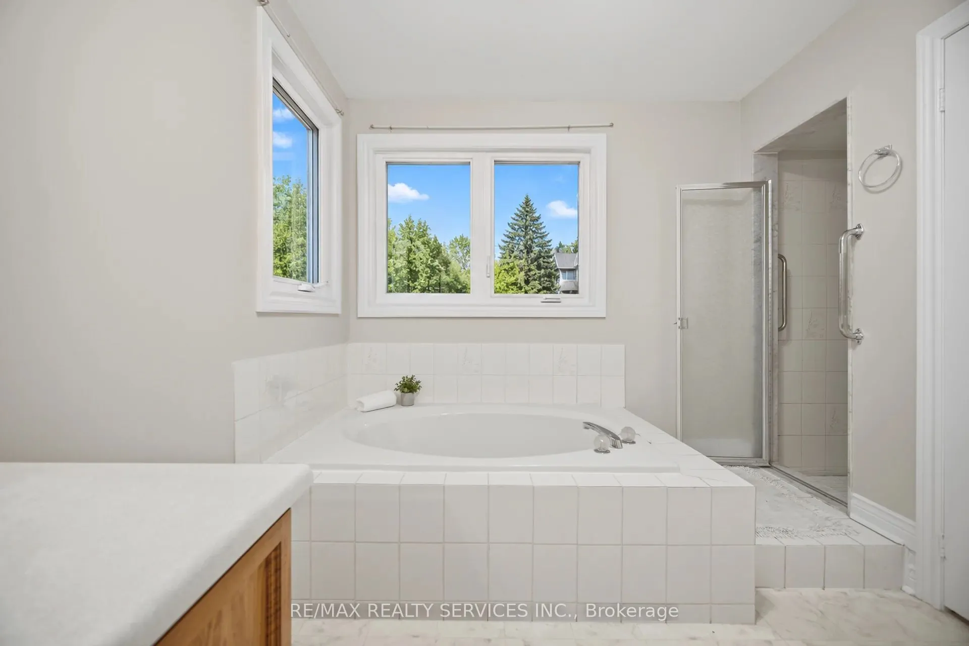 4 Leeward Drive