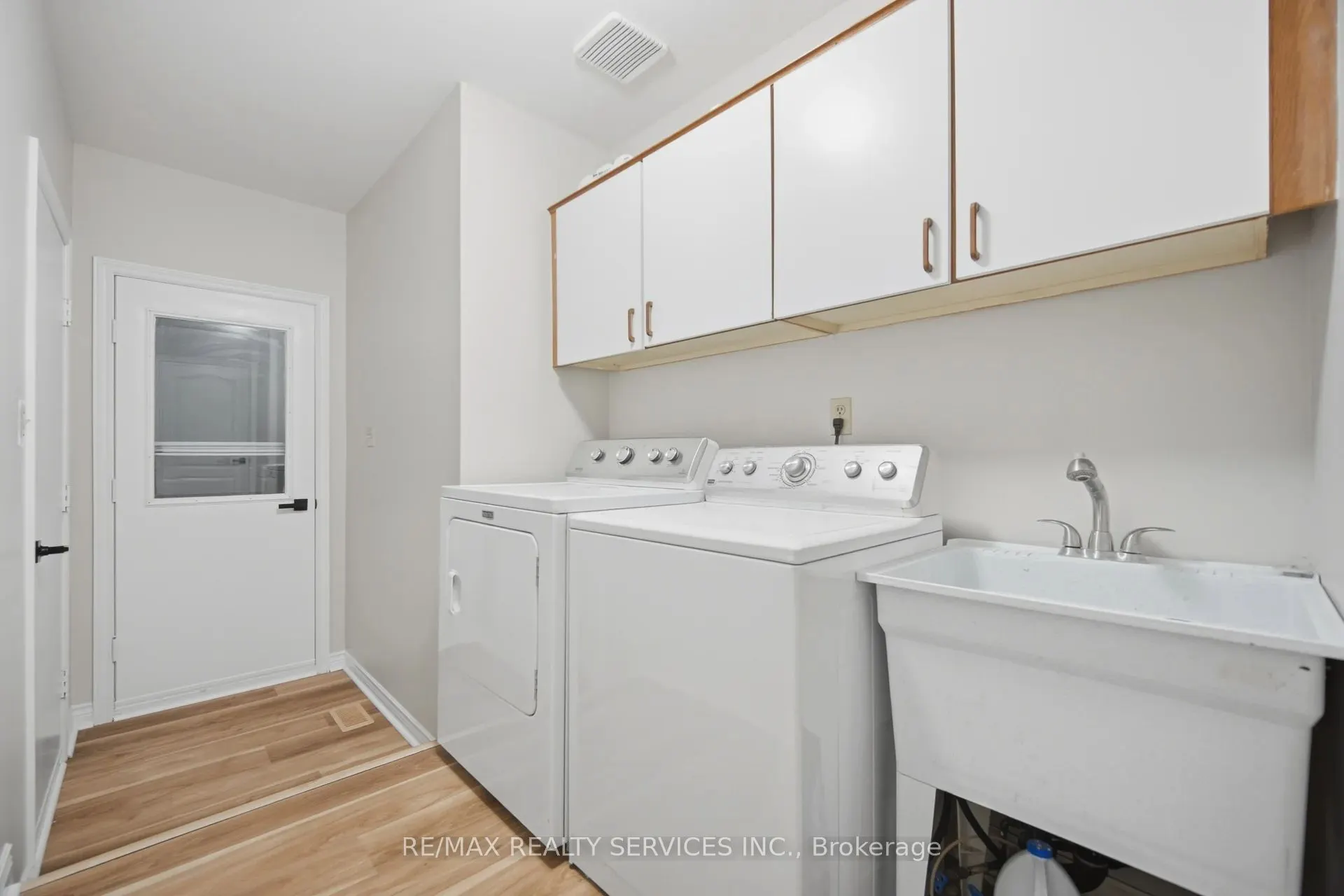 4 Leeward Drive