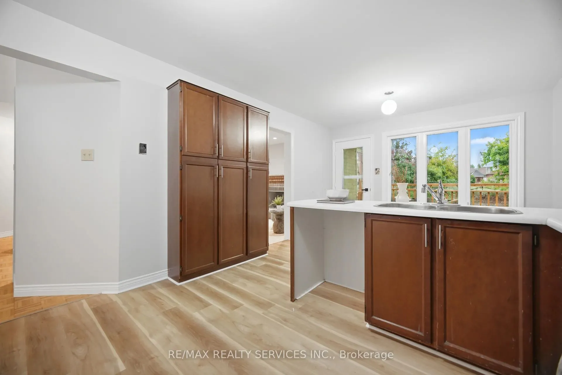 4 Leeward Drive