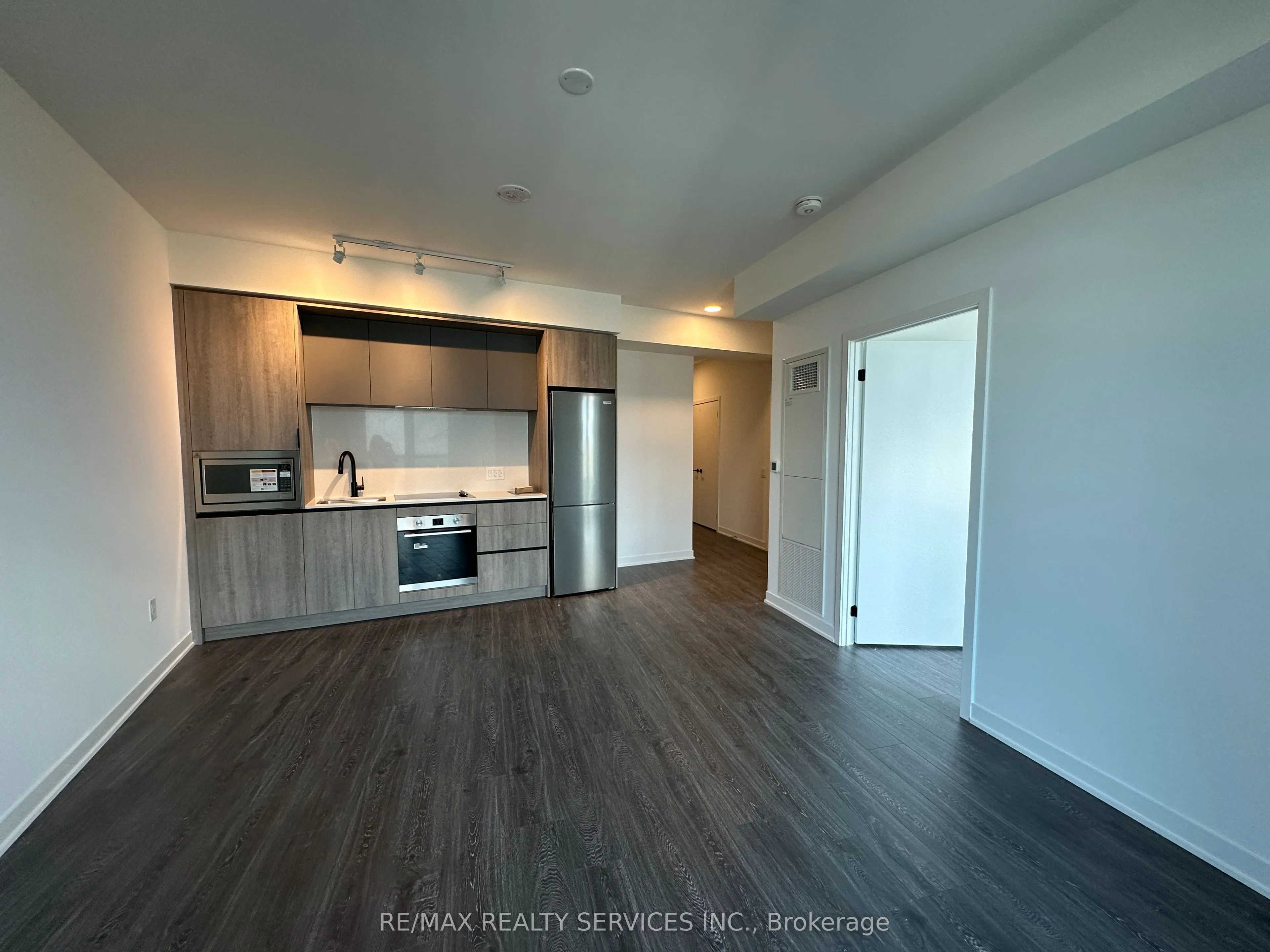 2495 Eglinton Avenue W #1913