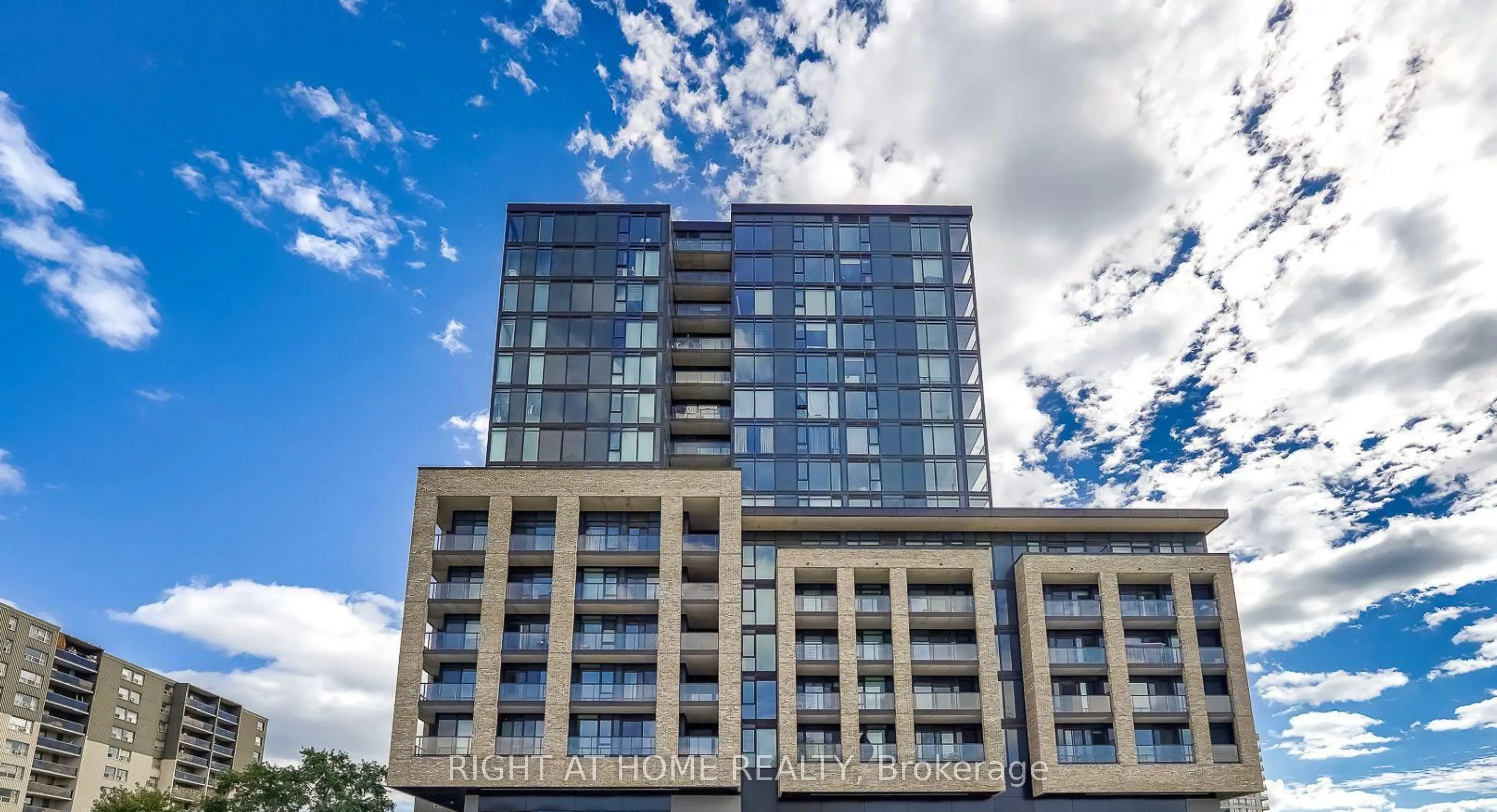 86 Dundas Street E #1011