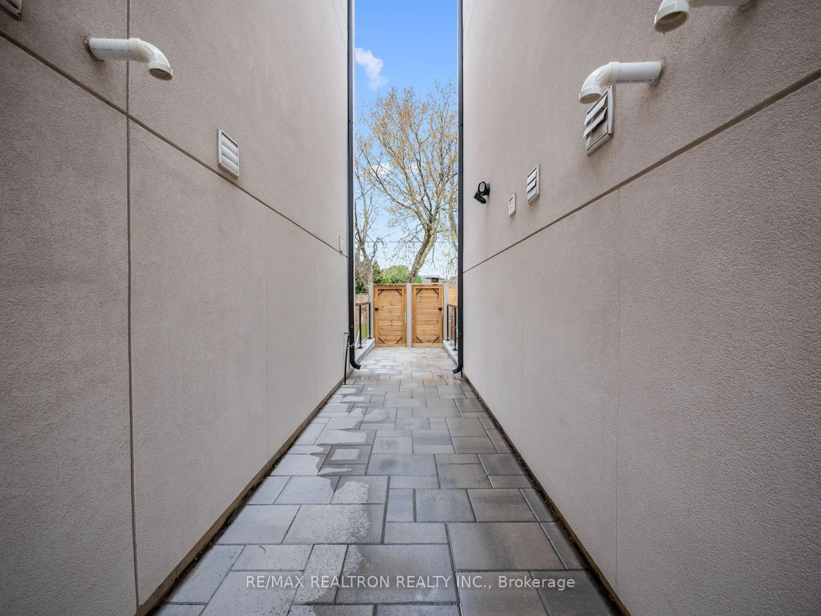 10 Katherine Road #Lower