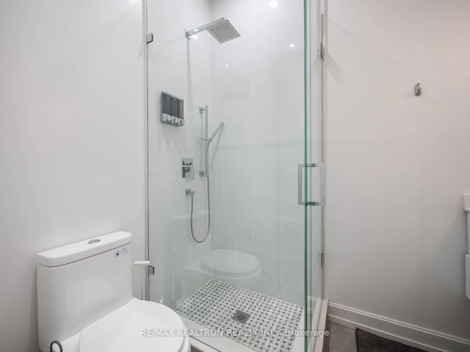 10 Katherine Road #Lower