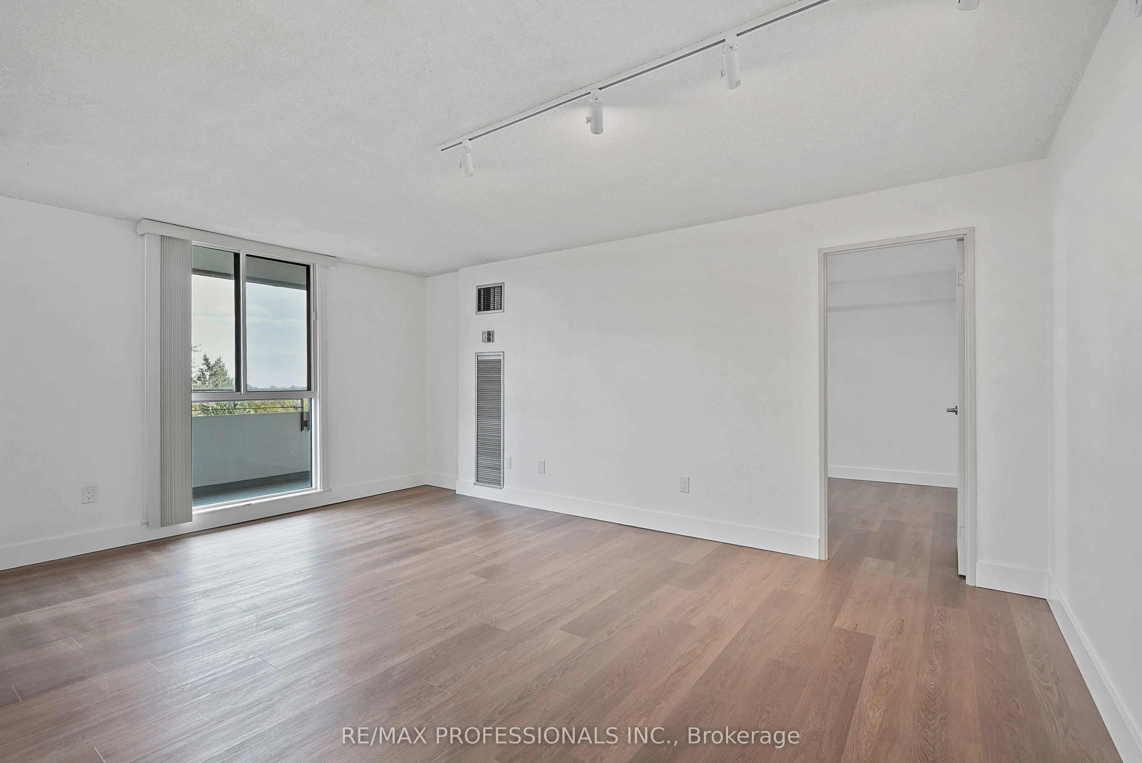 1320 Mississauga Valley Boulevard #510