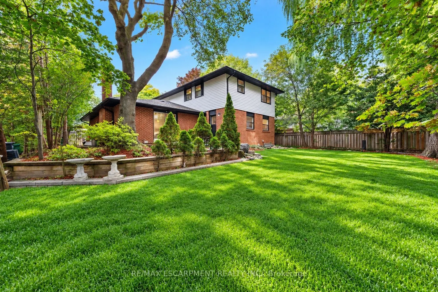 786 Edistel Crescent