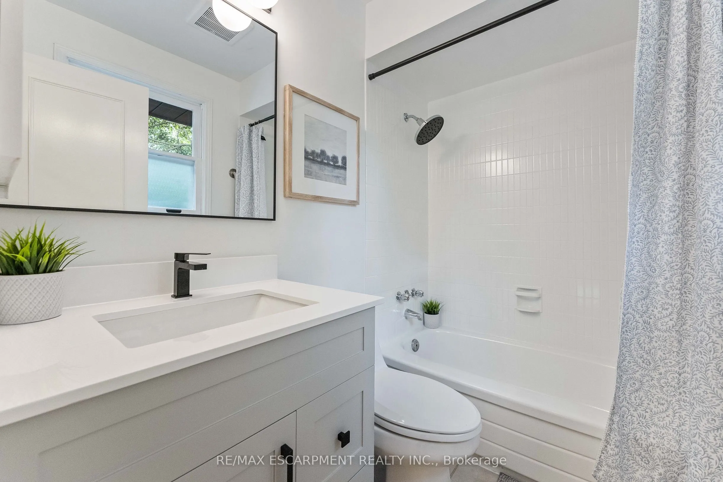 786 Edistel Crescent