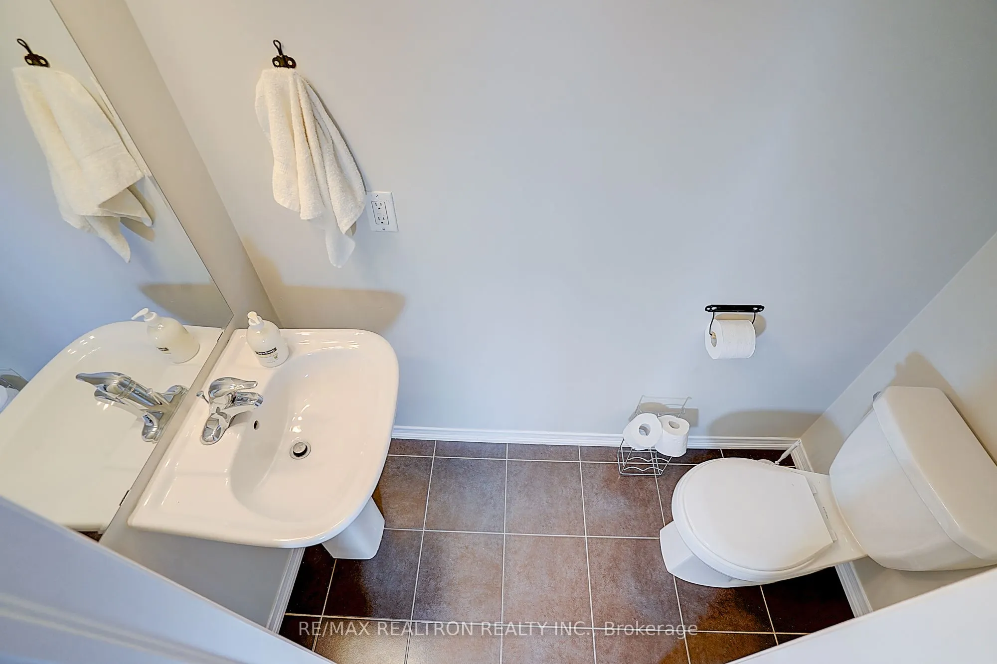 2492 Post Road #16