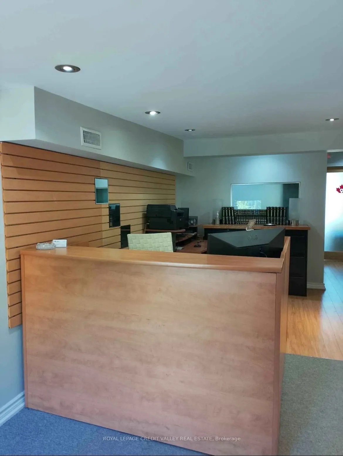 41 Queen Street E #202A