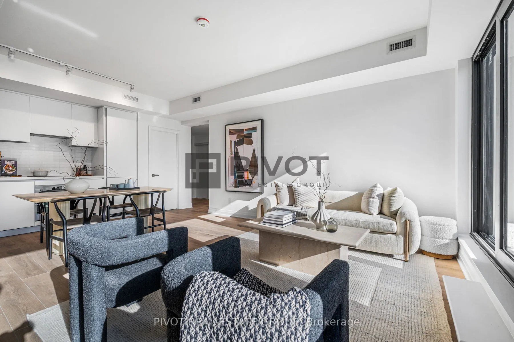 4015 The Exchange #1307