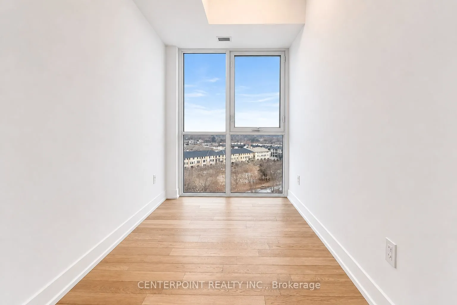 1063 Douglas McCurdy Common #803