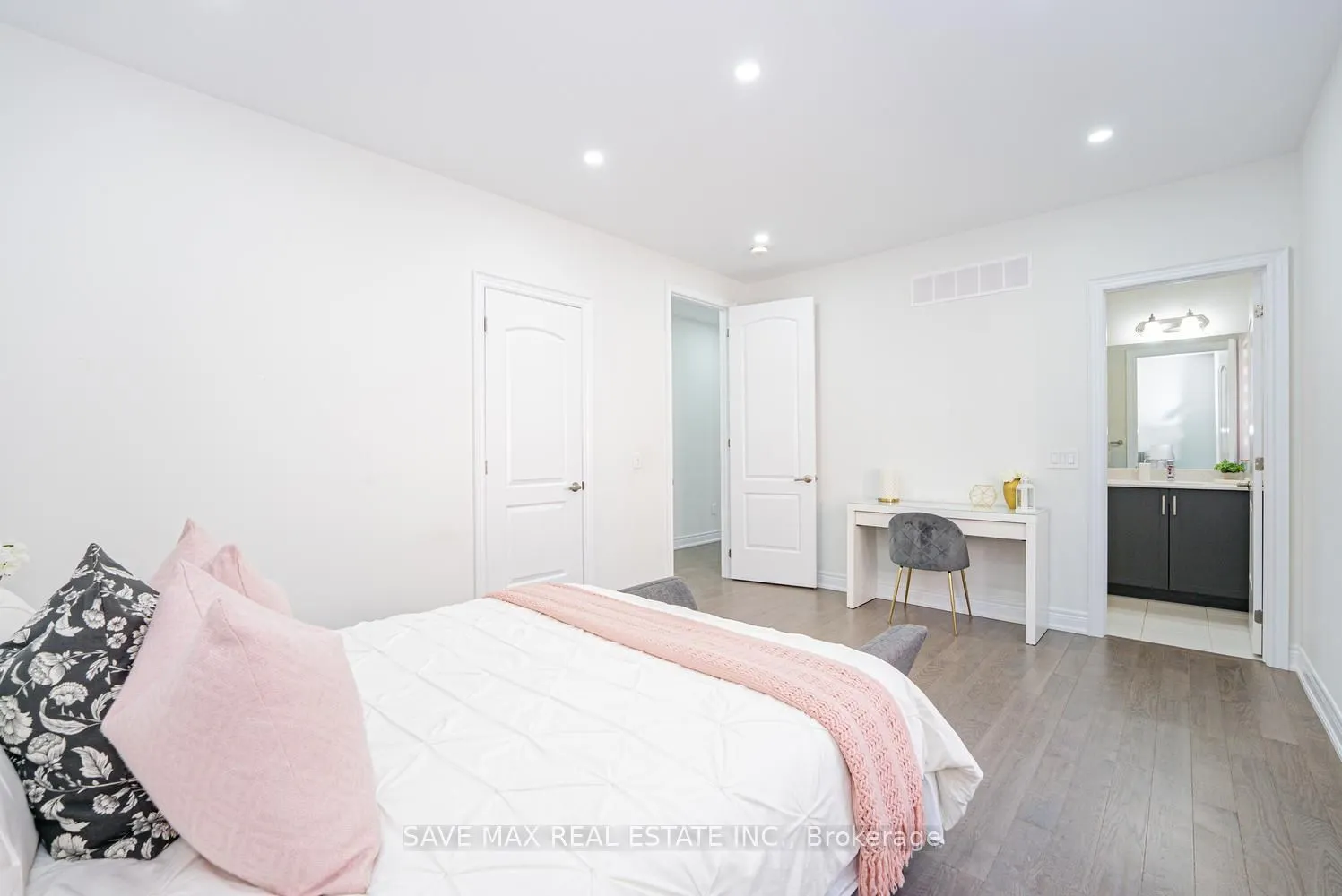 10 Daisy Meadow Crescent