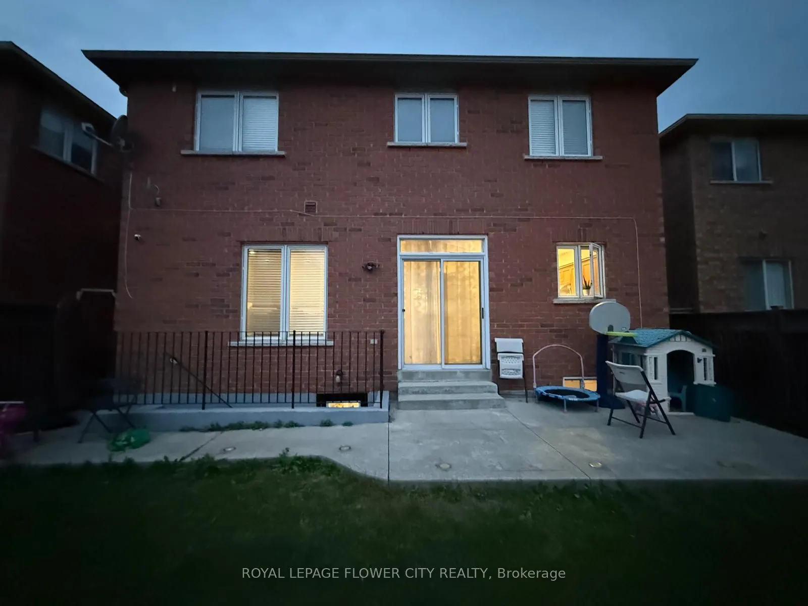 41 Cape Dorset Crescent