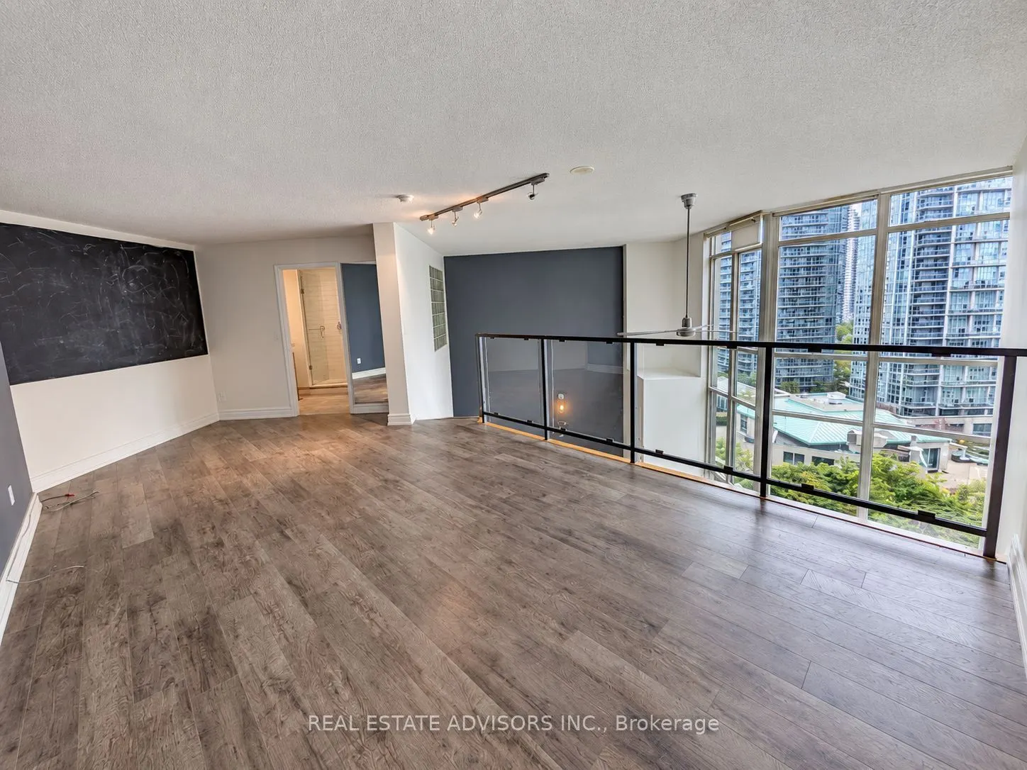 250 Manitoba Street #838