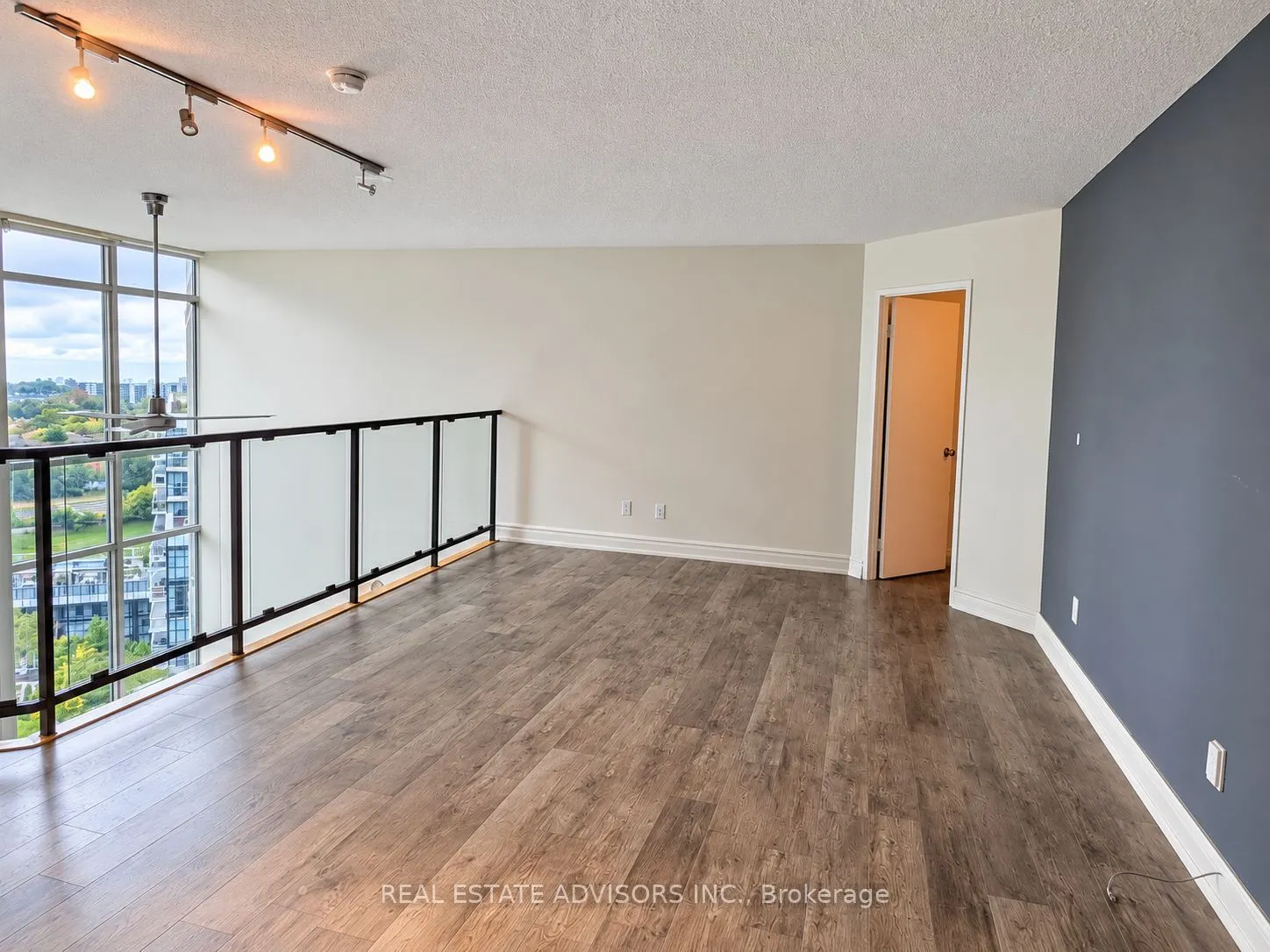 250 Manitoba Street #838