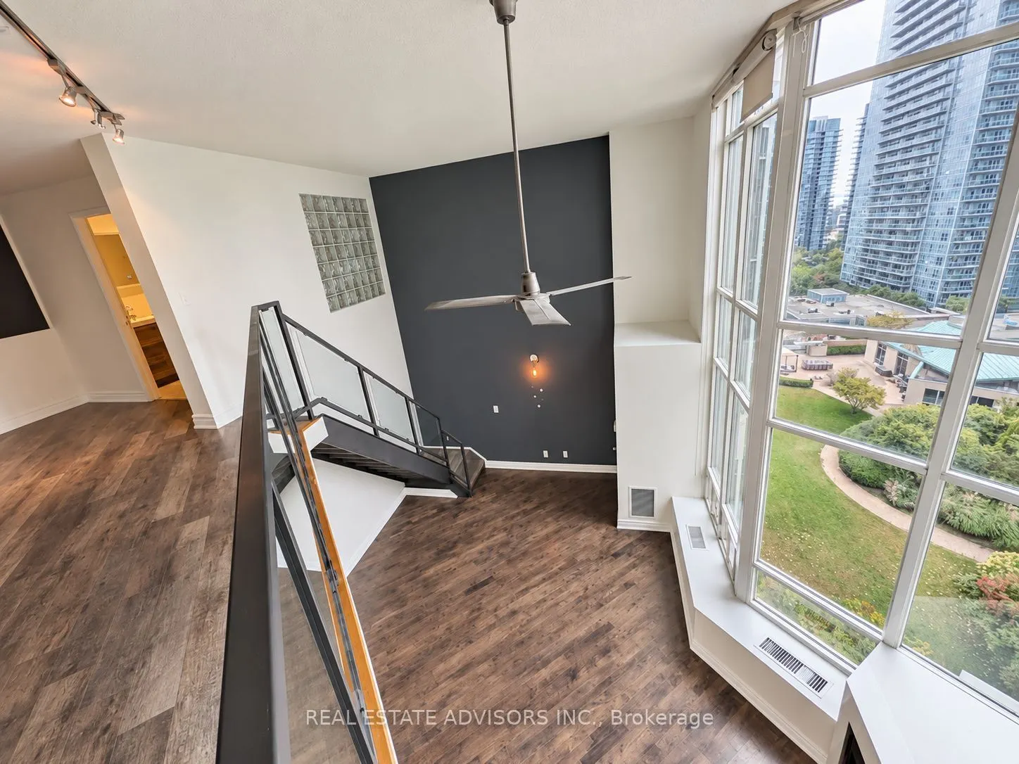 250 Manitoba Street #838