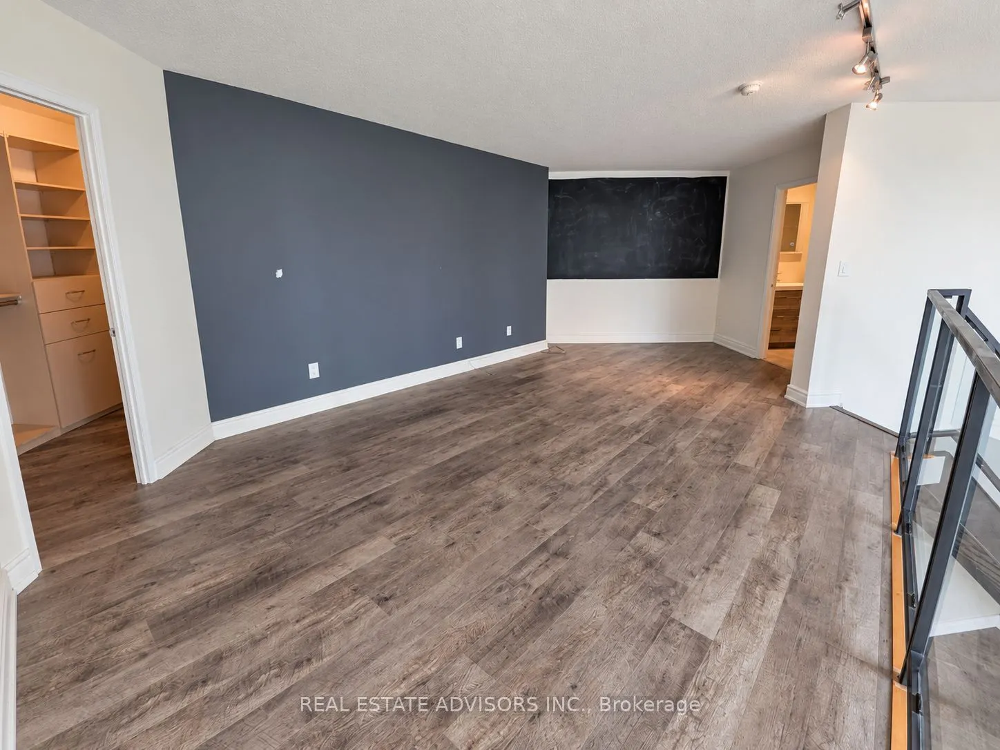 250 Manitoba Street #838