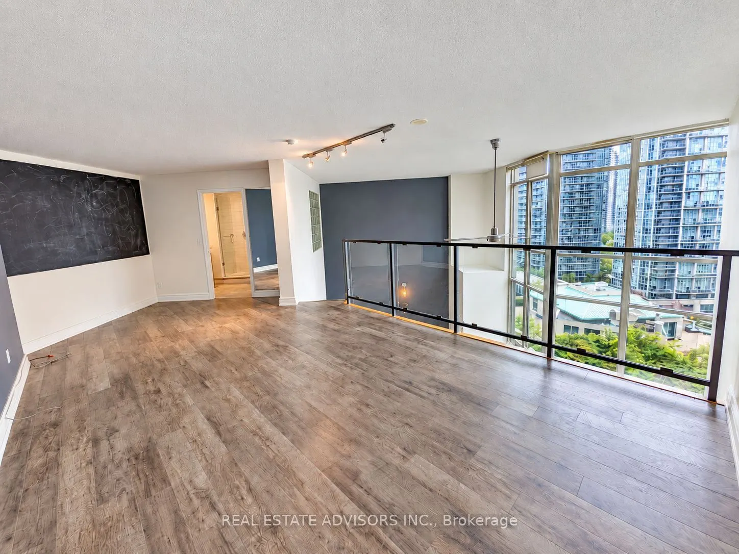 250 Manitoba Street #838