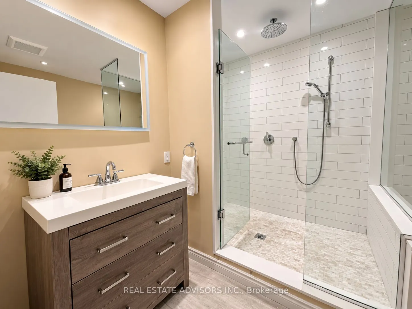 250 Manitoba Street #838