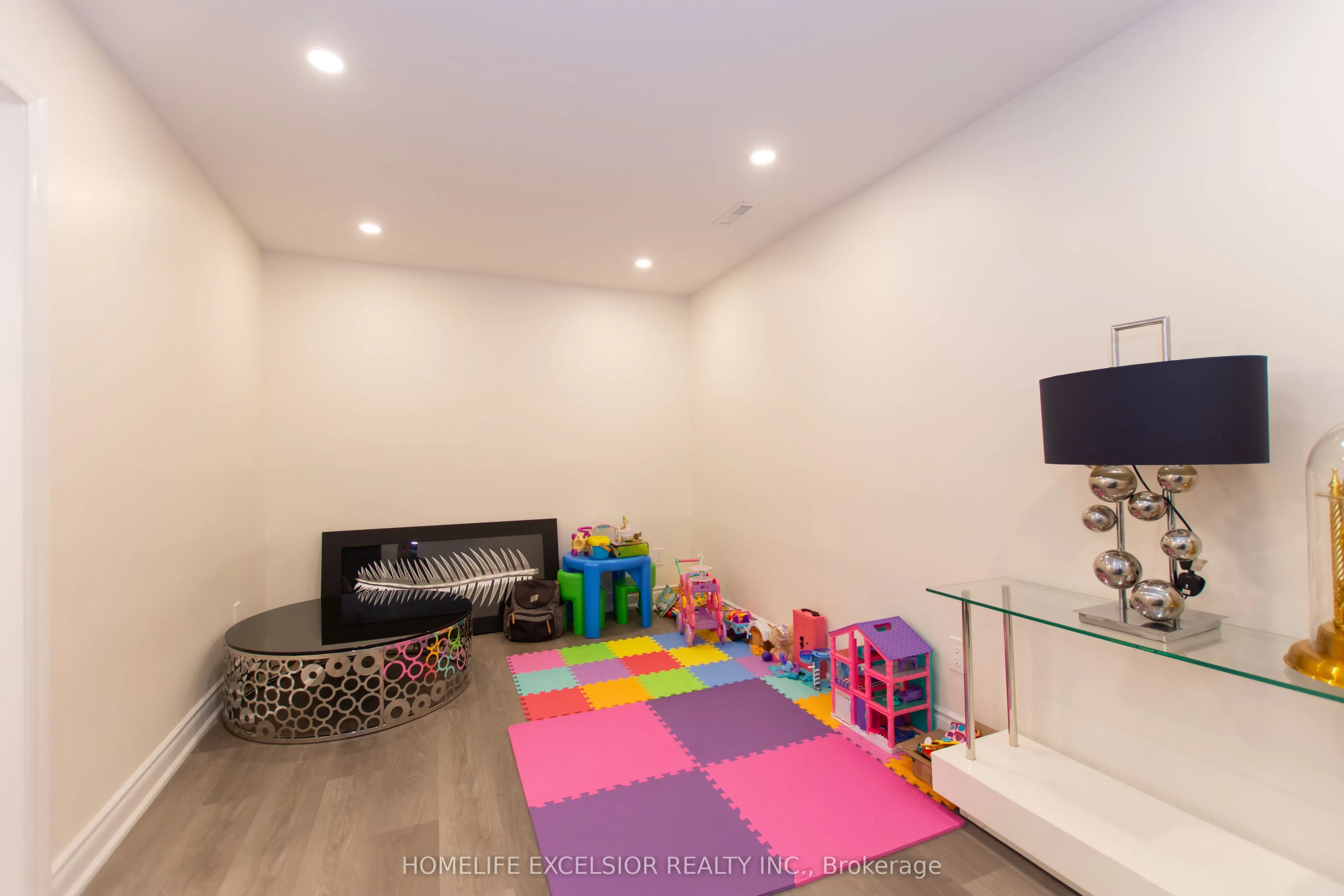 2200 Glenwood School Drive #9