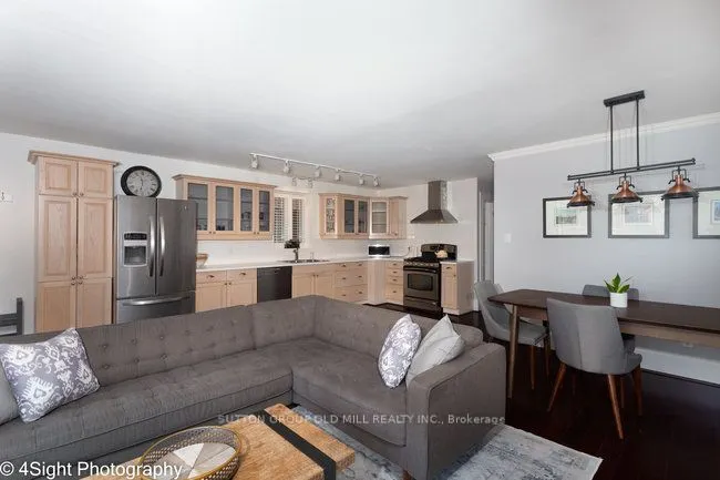 53 Savona Drive