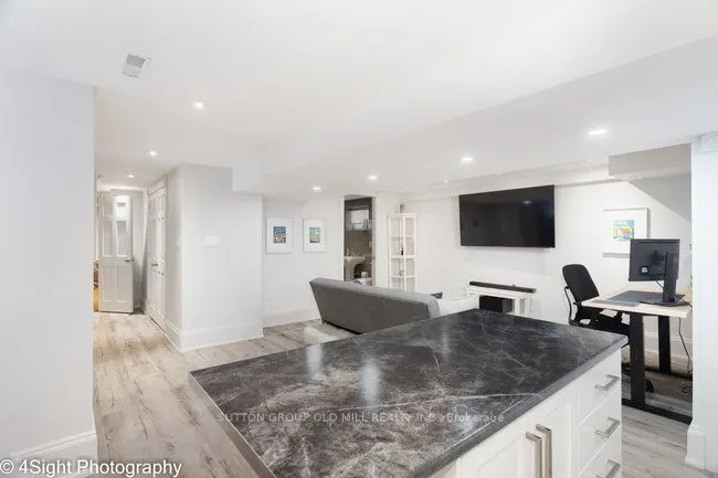 53 Savona Drive
