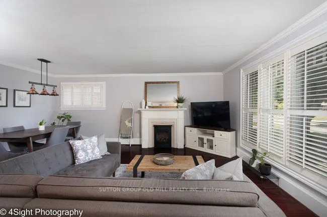 53 Savona Drive