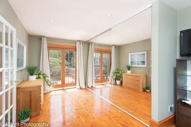 53 Savona Drive
